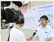 央视记者采访中国上海儿博会数据中心主任